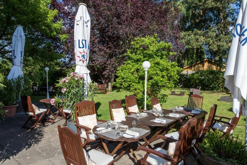 Weinhotel Ayler Kupp Exteriör bild